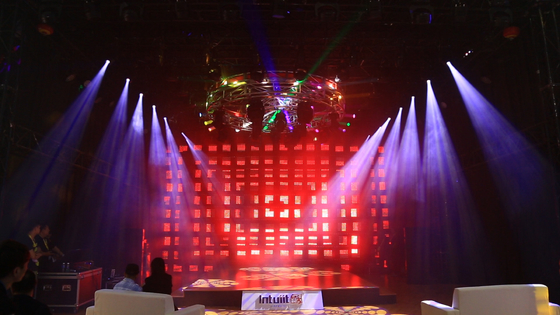 Matrix Pixel 6x6 LED ย้ายหัวแสงผสมสีสำหรับปาร์ตี้